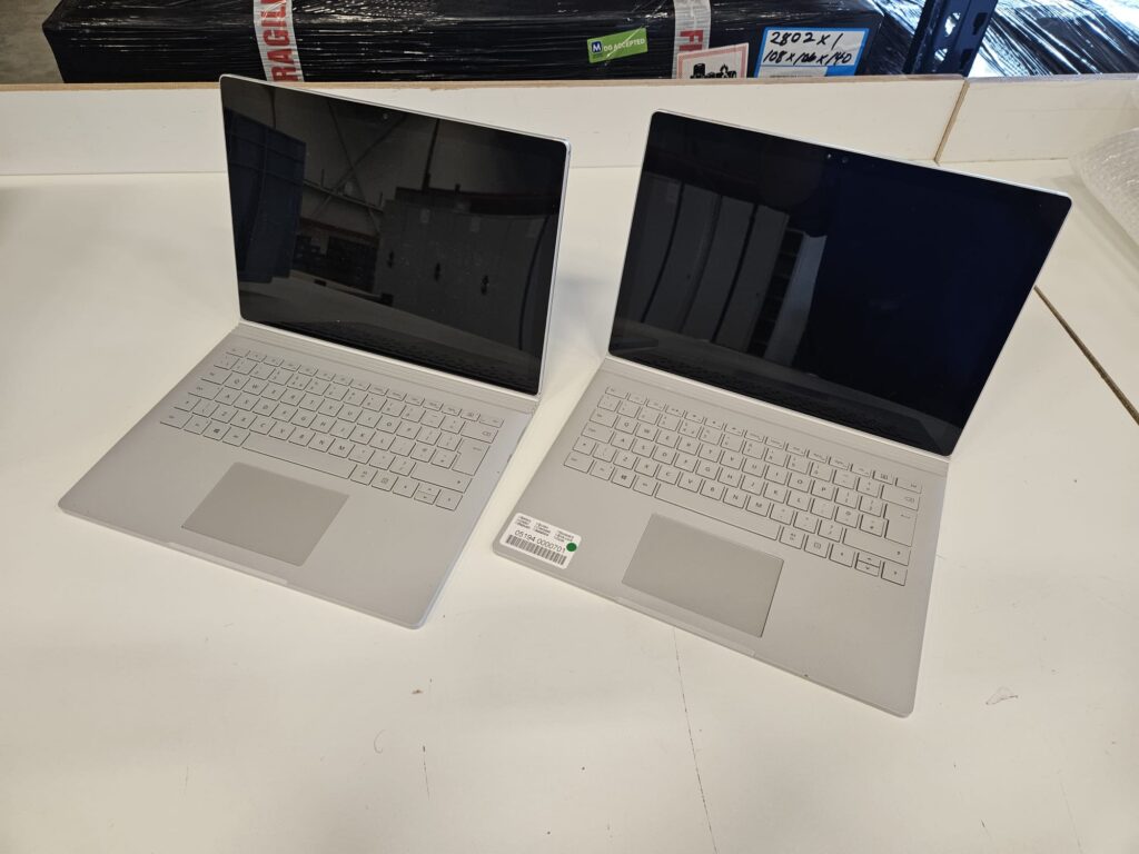 20x Microsoft – Surface Book – 128GB – 8GB – i5 – Used (Euro 1000,-)