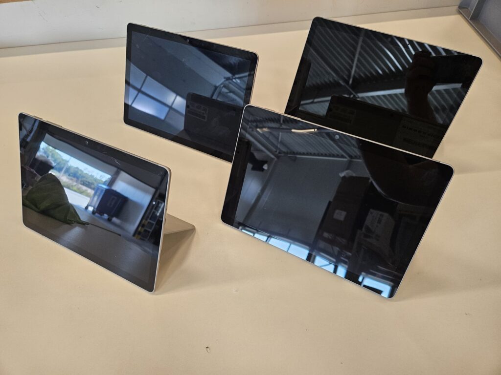 123x Microsoft – Surface Go 2 – Used (Euro 11.685,-)