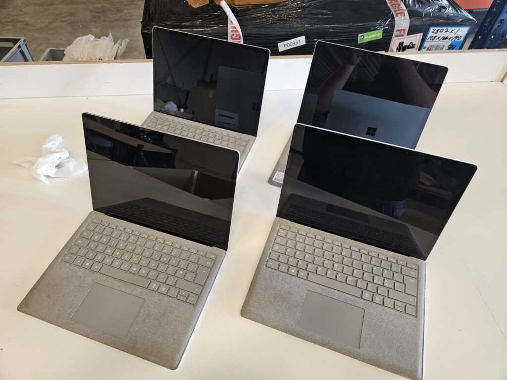 190x Microsoft Surface Laptop 1/2/3/4 128 GB/256 GB (Euro 23.460,-)