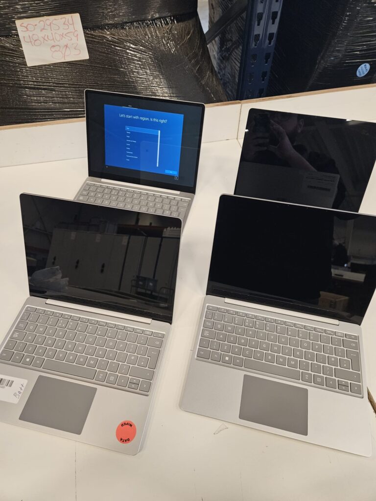14x Microsoft Surface Laptop Go 1/2 128 GB (Euro 1.450,-)