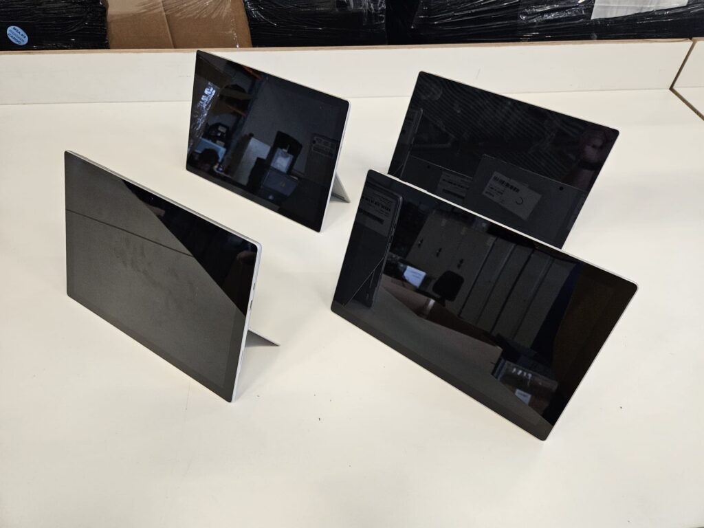 759x Microsoft – Surface Pro 7 – Used (125.235,- euro)